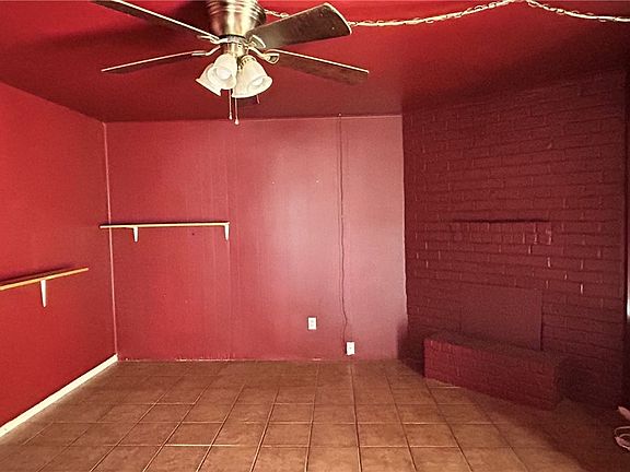 4th image of 2320 Redwood Ln
