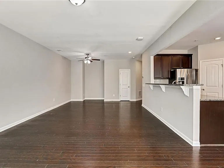 1237 Foxcroft Ln E — Photo 11