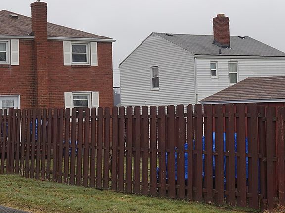 2nd image of 525 Manning Ave