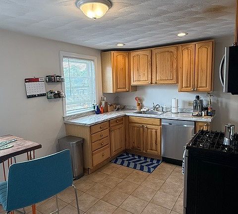 5th image of 229 Main St APT 3