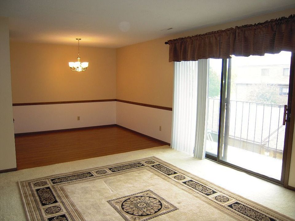 Large living/dining room!