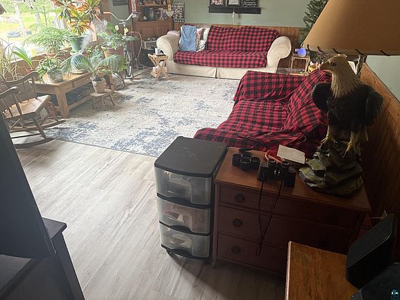 2nd image of 124 Nynas Rd