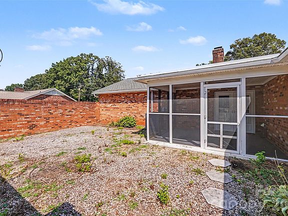 5th image of 3120 Middlebrook Dr