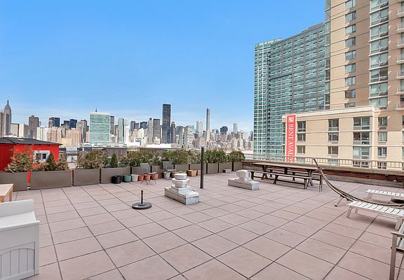 3rd image of 474 48th Ave APT 6C