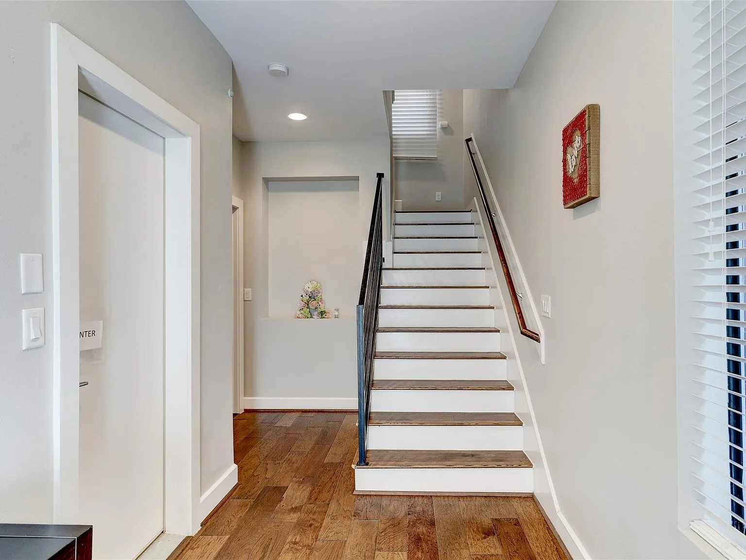 3 bed, 3.5 bath, 2043 sqft, $2,700 — Photo 4