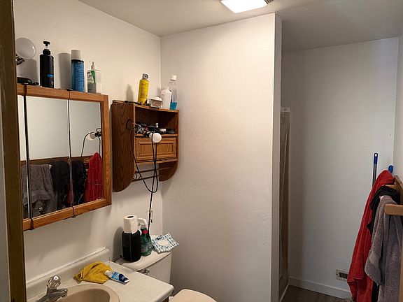 5th image of 5772 Main St
