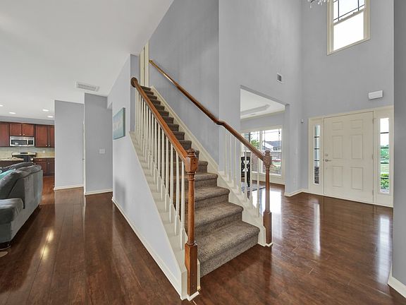 3rd image of 4027 Grove Park Ln