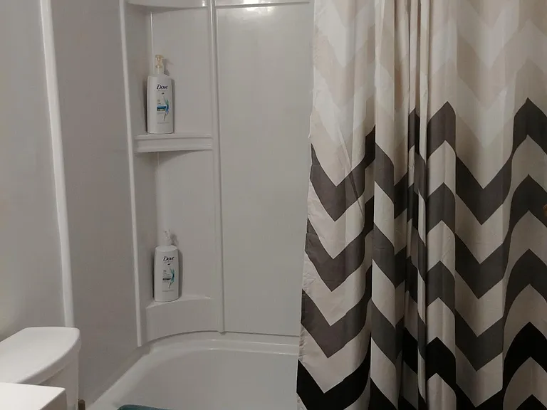 2nd-Flr Full Bathroom