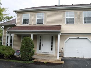 228 Teak Ln, Streamwood, IL 60107
