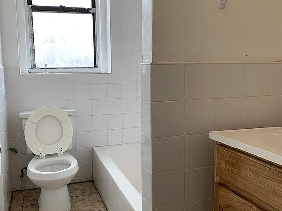 4th image of 776 Mace Ave #2