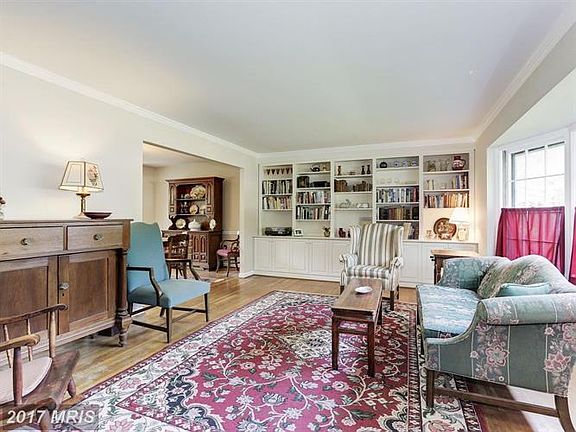 3rd image of 502 Nelson St