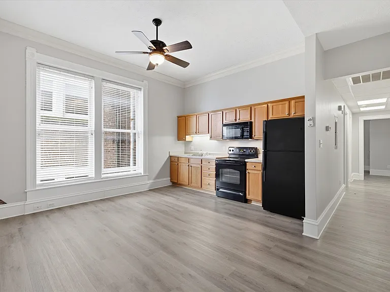 200 E 9th St #4 — Photo 6