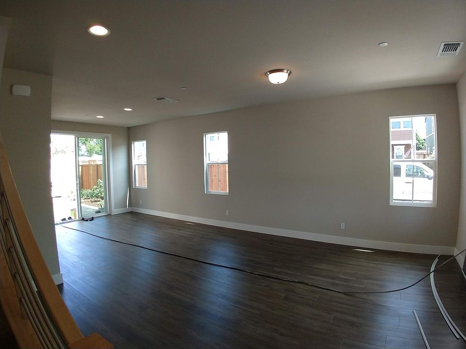 Living room (construction wrapping up)