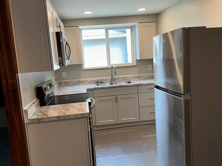 145 Caledonia St #1E — Photo 4