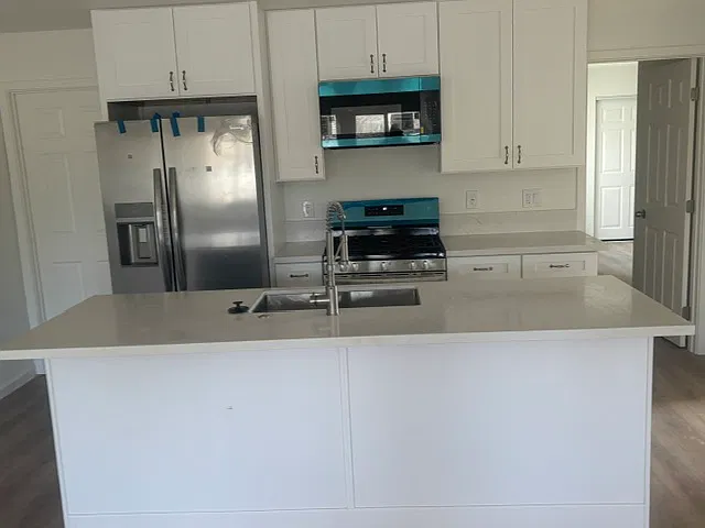 3 bed, 1142 sqft, $3,400 — Photo 3