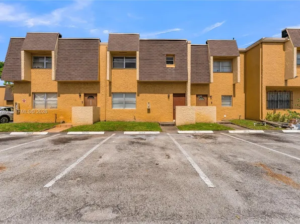 5653 Blueberry Ct #2, Fort Lauderdale, FL 33313