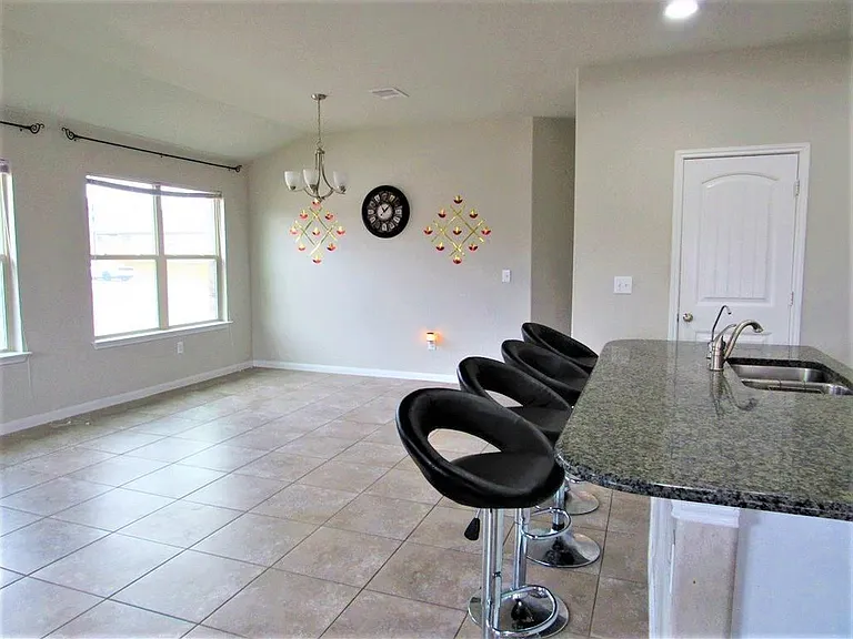 1925 Alvarado Dr — Photo 9