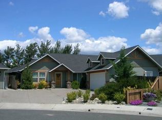 1371 SW David Dr, Grants Pass, OR 97527