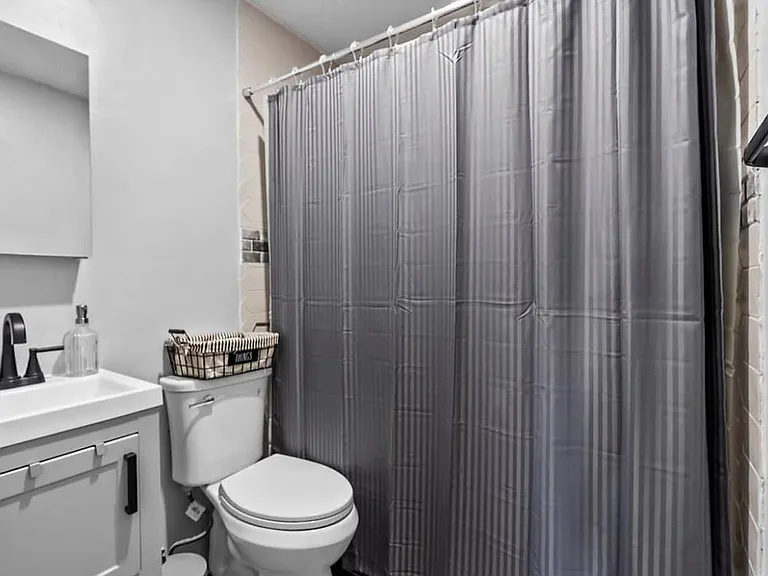 1527 Green St #1F — Photo 6