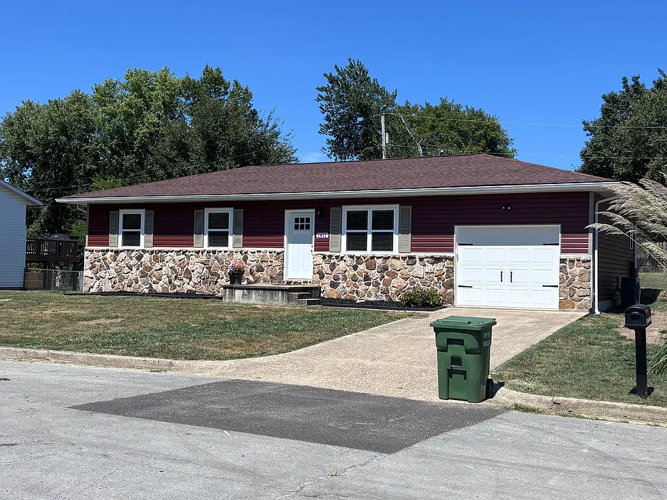 1811 Briarwood Dr