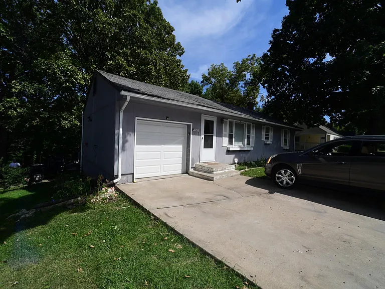 4459 NE Antioch Rd — Photo 2