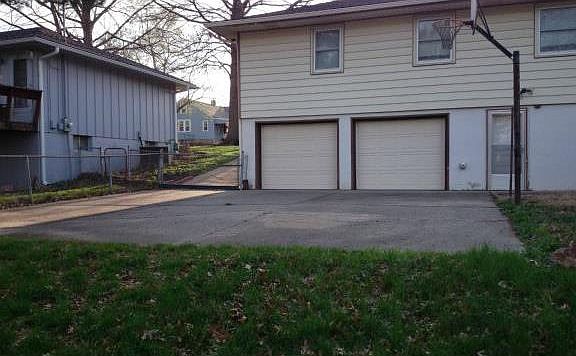 3rd image of 3821 S Stonewall Ave