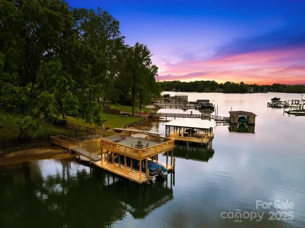 21220 Rio Oro Dr, Cornelius, NC 28031