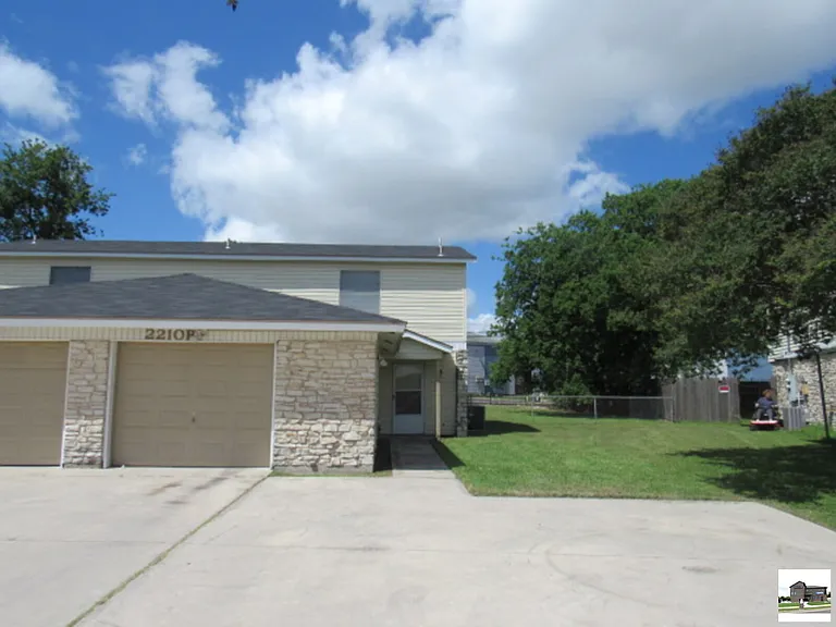 2210 Cascade Dr #B — Photo 2