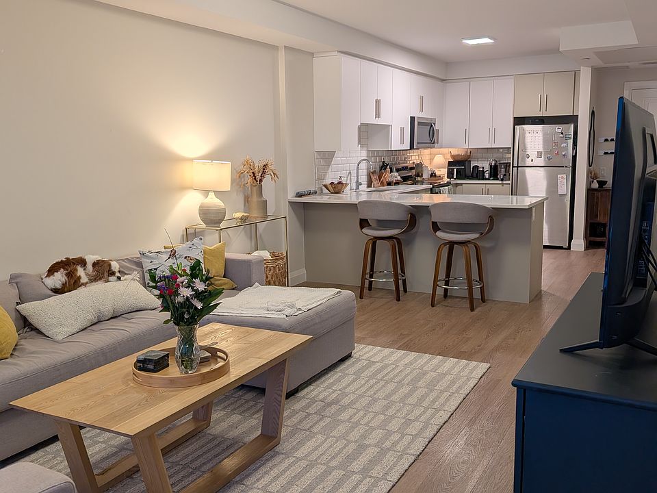 1st image of 460 Columbia St W #919