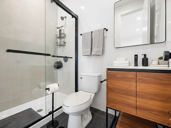 5th image of 379 Hawthorne St #3F