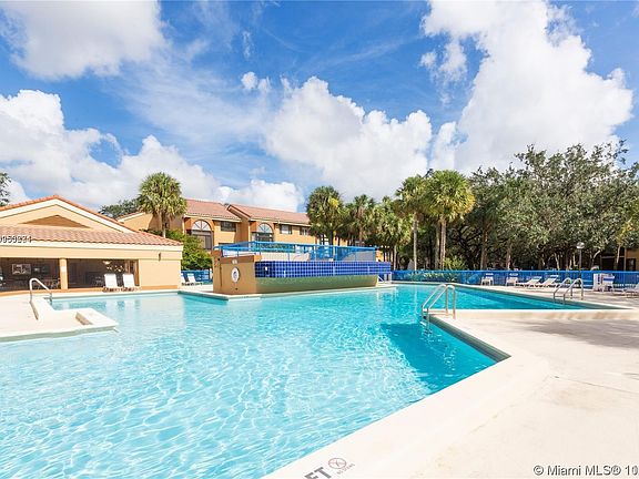 3rd image of 15501 N Miami Lakeway N #201