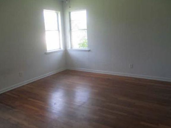 3rd image of 200 Greenwood St