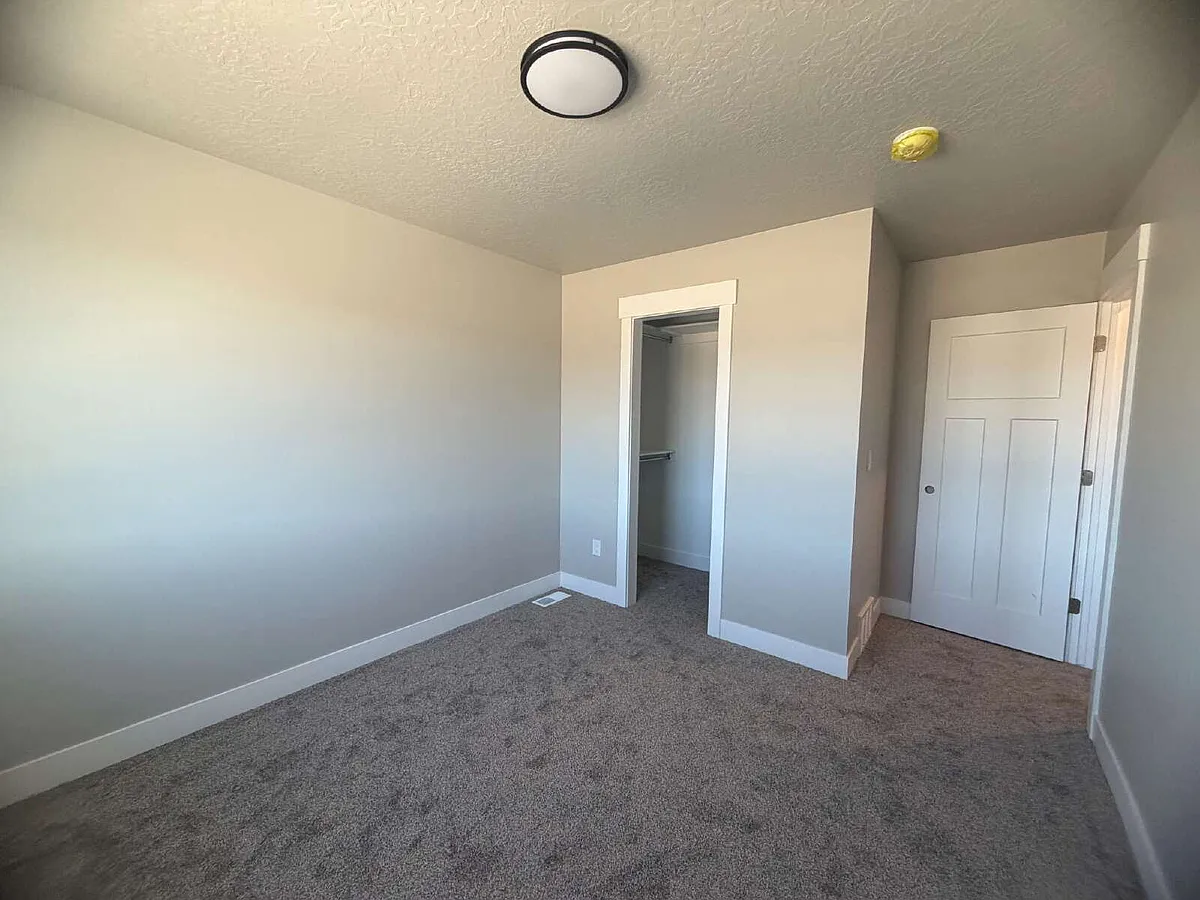 Building Photo - 475 S 200 W