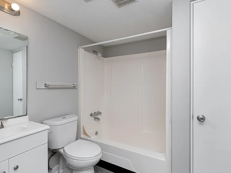 Bay Valley Harbor Apartments — Photo 21