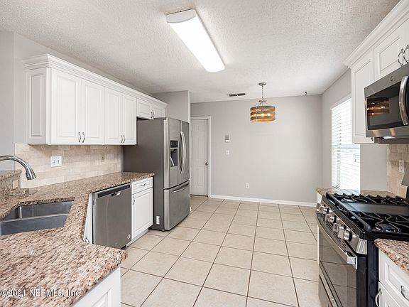 2nd image of 1867 Willesdon Dr W