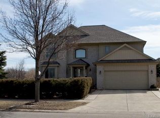 994 Maidstone Dr, Rochester Hills, MI 48307