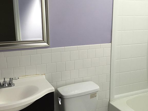 Bathroom Large tub, with natural light