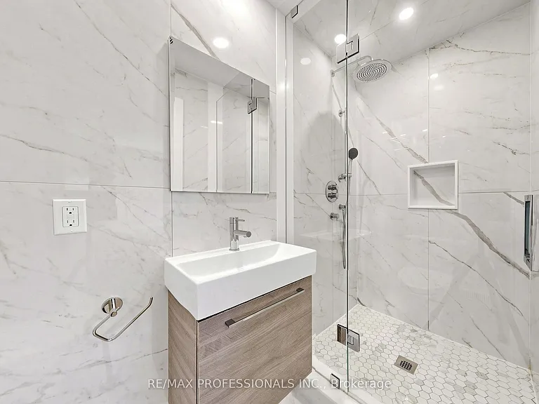 368 Howland Ave — Photo 24
