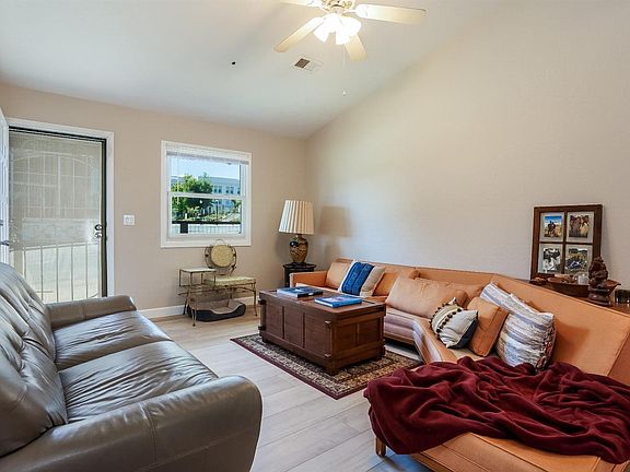 5th image of 828 Sacramento St