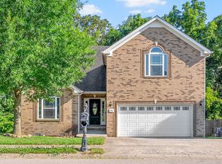 3511 Oak Creek Dr, Clarksville, TN 37040