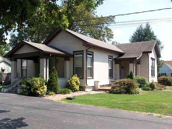 3rd image of 209 S Lincoln Blvd