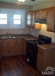 Great new flooring, cabinetry, counter-tops, gas range & hood, s