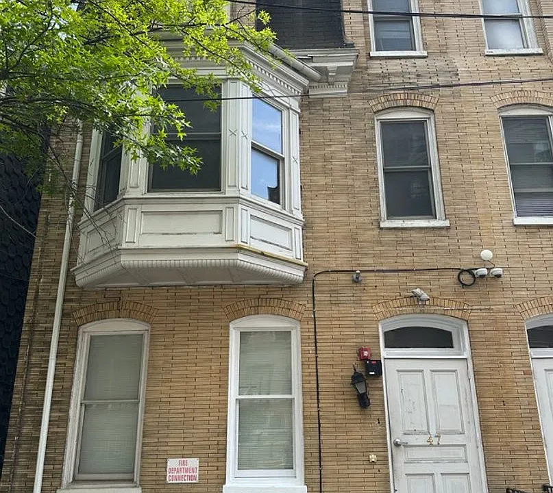 47 N Newberry St