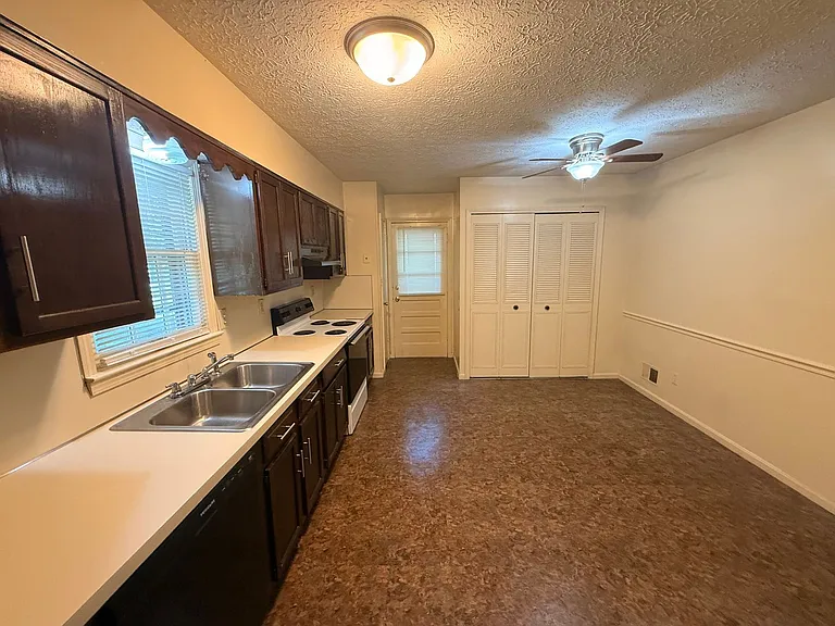6201 Lynnchester Dr — Photo 5