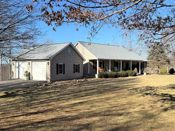 987 Nursery Rd, Laurel Fork, VA 24352