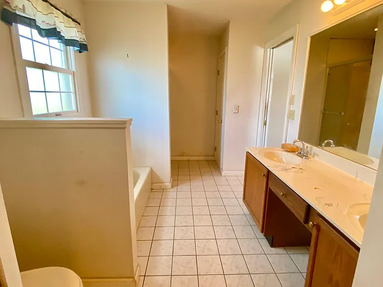 617 Lacasa Dr — Photo 6