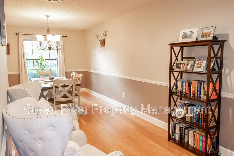 3 bed, 2.0 bath, 1960 sqft, $2,700 — Photo 3