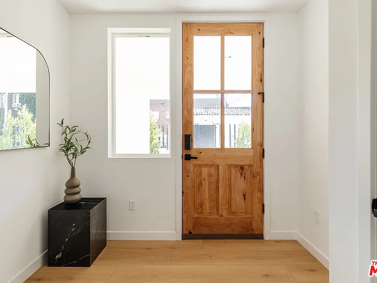 6765 1/2 Lexington Ave — Photo 4