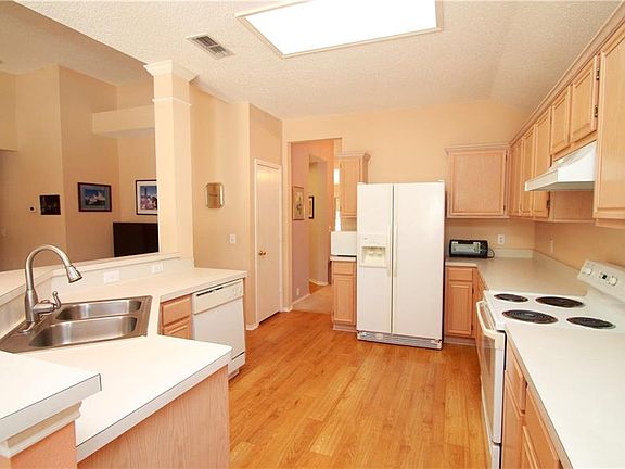 5th image of 742 Texas Oak Trl