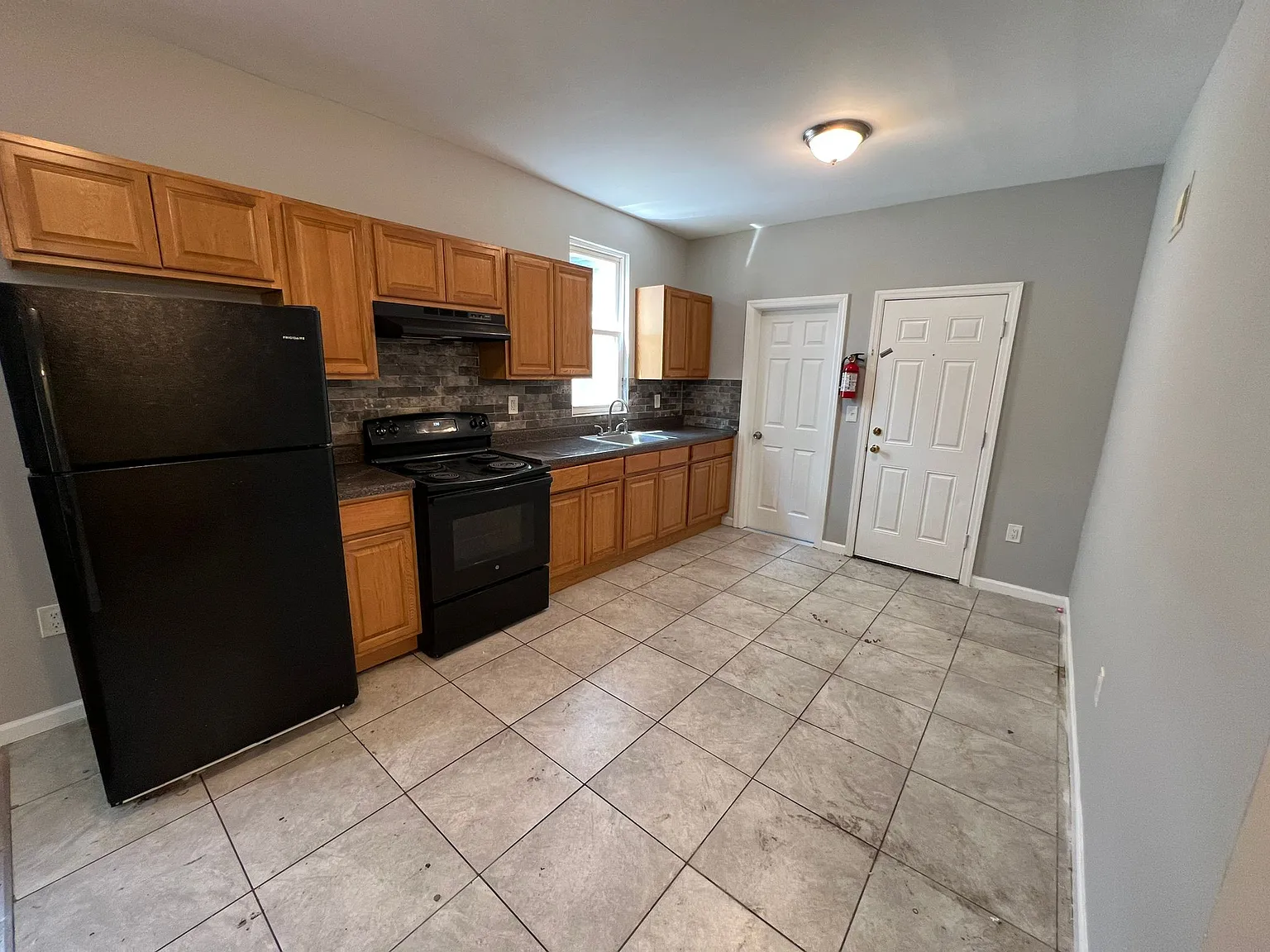 3 bed, 1000 sqft, $2,295 — Photo 3